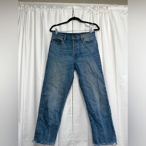 🤍Size 29 Women’s Levi Cropped Jeans🤍